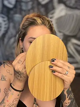 CarolQueen1  online show from April 9, 2026, 1:17 pm