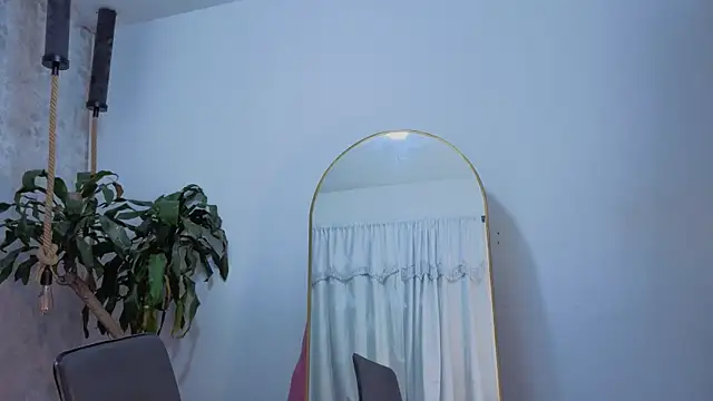 july quinzel online show from April 8, 2026, 2:13 am