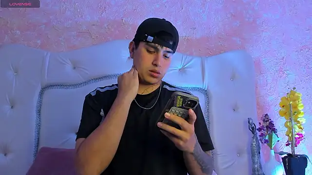 Snapshot of ThomasThundr chatting on March 25, 2026, 3:50 am ThomasThundr online show from March 25, 2026, 3:50 am