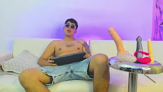 Snapshot of ThomasThundr chatting on April 14, 2026, 6:29 am ThomasThundr online show from April 14, 2026, 6:29 am