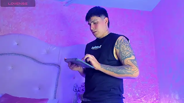 Snapshot of ThomasThundr chatting on March 31, 2026, 4:58 am ThomasThundr online show from March 31, 2026, 4:58 am