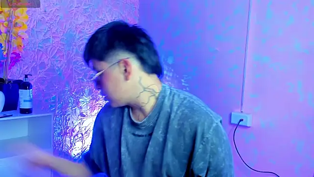 Snapshot of ThomasThundr chatting on March 30, 2026, 5:20 am ThomasThundr online show from March 30, 2026, 5:20 am