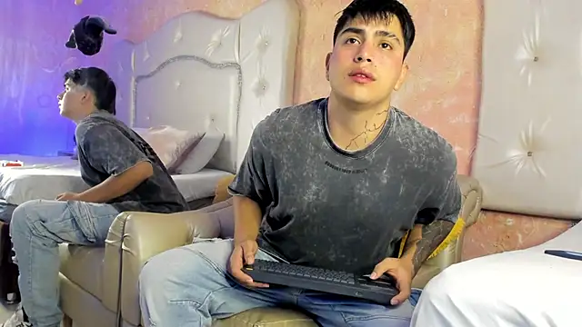 Snapshot of ThomasThundr chatting on April 2, 2026, 4:30 am ThomasThundr online show from April 2, 2026, 4:30 am