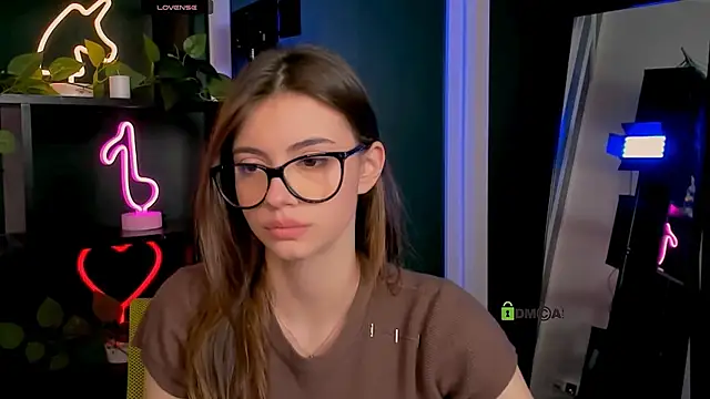 mia bamby1 online show from April 6, 2026, 4:57 am