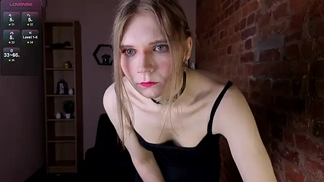 LoralAvery online show from April 24, 2026, 9:39 pm