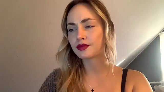 Snapshot of ScarlettSensitive chatting on March 18, 2026, 3:03 pm ScarlettSensitive online show from March 18, 2026, 3:03 pm