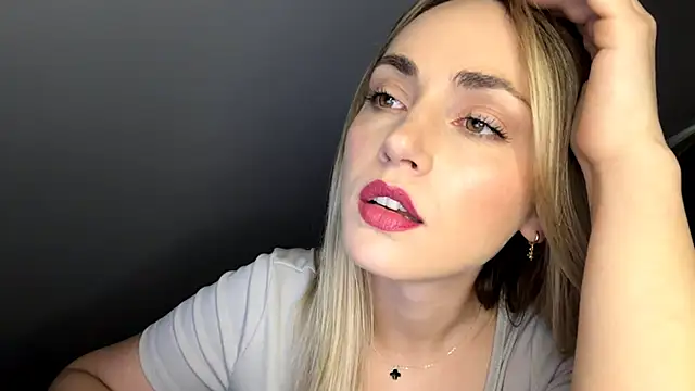 Snapshot of ScarlettSensitive chatting on May 22, 2026, 8:34 am ScarlettSensitive online show from May 22, 2026, 8:34 am
