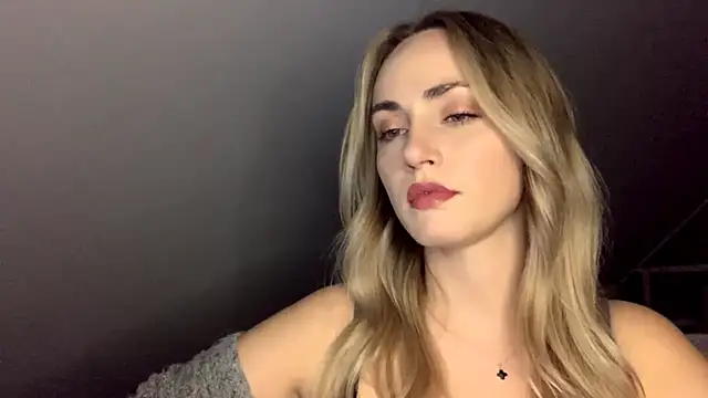 Snapshot of ScarlettSensitive chatting on April 19, 2026, 8:11 pm ScarlettSensitive online show from April 19, 2026, 8:11 pm