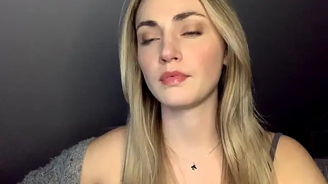 Snapshot of ScarlettSensitive chatting on April 22, 2026, 8:04 pm ScarlettSensitive online show from April 22, 2026, 8:04 pm