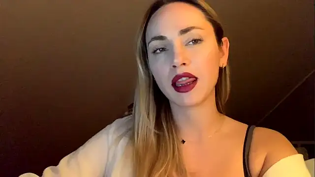 Snapshot of ScarlettSensitive chatting on March 24, 2026, 9:15 pm ScarlettSensitive online show from March 24, 2026, 9:15 pm