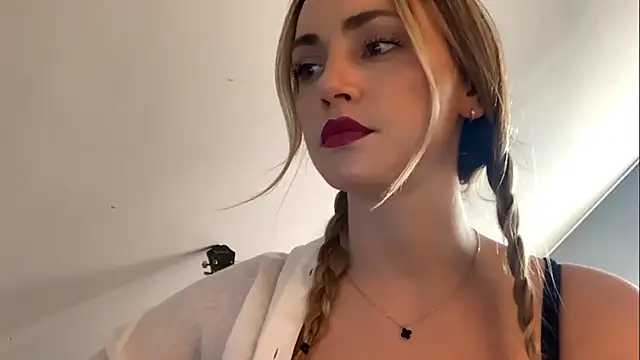 Snapshot of ScarlettSensitive chatting on April 6, 2026, 2:29 pm ScarlettSensitive online show from April 6, 2026, 2:29 pm