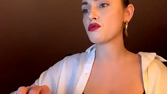 Snapshot of ScarlettSensitive chatting on April 5, 2026, 8:15 pm ScarlettSensitive online show from April 5, 2026, 8:15 pm