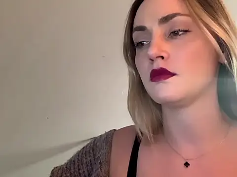 Snapshot of ScarlettSensitive chatting on April 7, 2026, 3:14 pm ScarlettSensitive online show from April 7, 2026, 3:14 pm