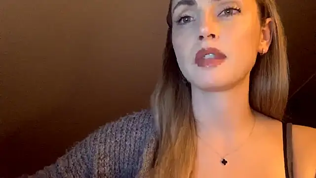 Snapshot of ScarlettSensitive chatting on April 10, 2026, 8:27 pm ScarlettSensitive online show from April 10, 2026, 8:27 pm