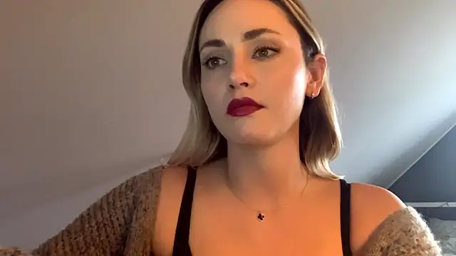 Snapshot of ScarlettSensitive chatting on March 25, 2026, 3:22 pm ScarlettSensitive online show from March 25, 2026, 3:22 pm