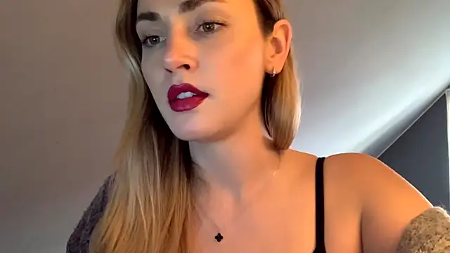 Snapshot of ScarlettSensitive chatting on March 17, 2026, 3:15 pm ScarlettSensitive online show from March 17, 2026, 3:15 pm