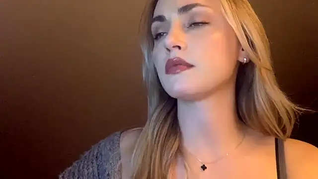 Snapshot of ScarlettSensitive chatting on April 15, 2026, 8:09 pm ScarlettSensitive online show from April 15, 2026, 8:09 pm