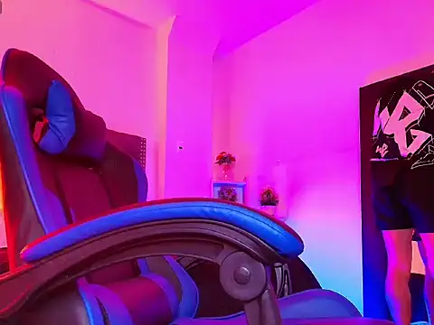 Dallas Whitee online show from April 7, 2026, 7:26 pm