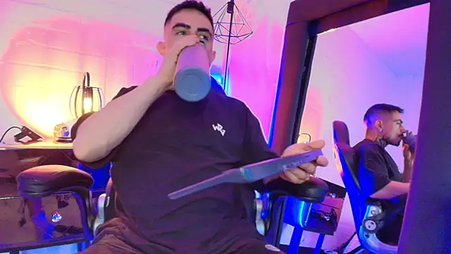 Dallas Whitee online show from March 25, 2026, 7:46 pm