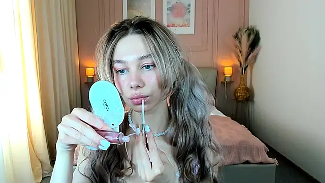 Snapshot of LuluAlis chatting on May 1, 2026, 1:49 pm LuluAlis online show from May 1, 2026, 1:49 pm