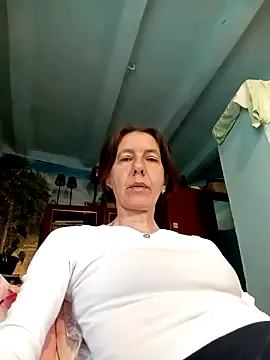 Snapshot of Tania9876 chatting on May 13, 2026, 7:37 am Tania9876 online show from May 13, 2026, 7:37 am