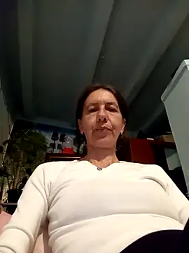 Snapshot of Tania9876 chatting on May 22, 2026, 6:50 pm Tania9876 online show from May 22, 2026, 6:50 pm