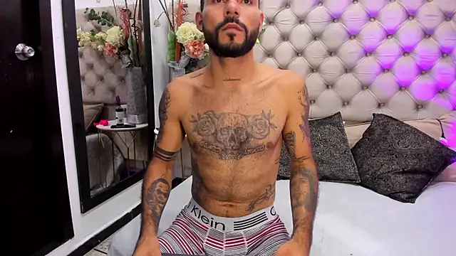 KiiraMonroe online show from April 16, 2026, 4:46 am