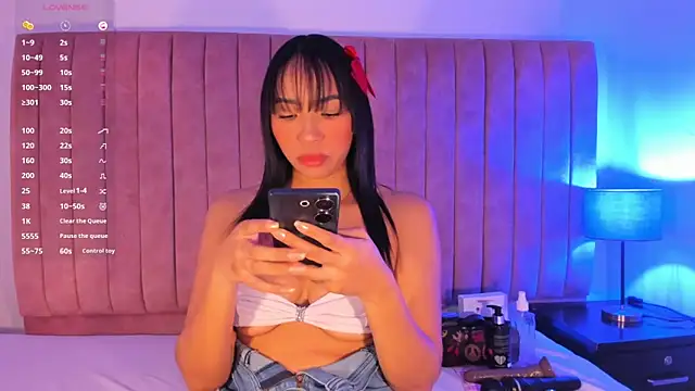 ValeriaRey  online show from April 1, 2026, 9:34 pm