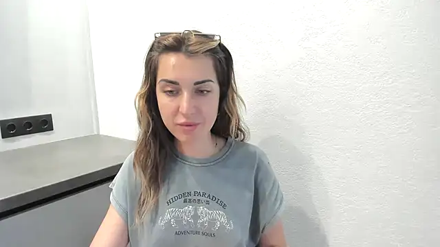 Snapshot of summmmersky1 chatting on May 11, 2026, 4:04 pm summmmersky1 online show from May 11, 2026, 4:04 pm