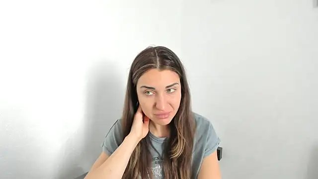 summmmersky1 online show from April 9, 2026, 11:27 am