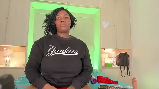 Snapshot of AvaJamess chatting on April 10, 2026, 8:21 am AvaJamess online show from April 10, 2026, 8:21 am