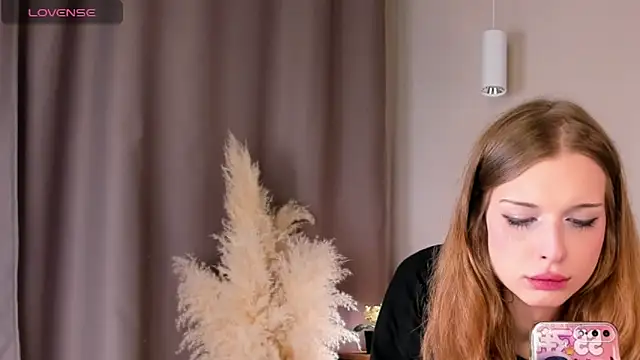 KristinDavis online show from April 3, 2026, 5:25 am