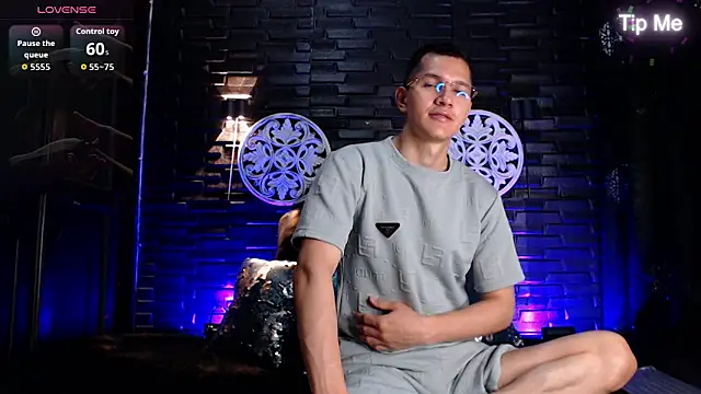 MilanDavid1 online show from April 15, 2026, 4:22 pm