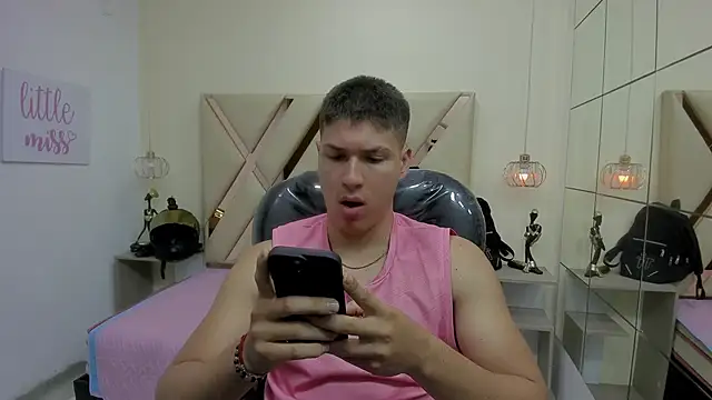 AlessandroFranco online show from May 22, 2026, 1:42 pm