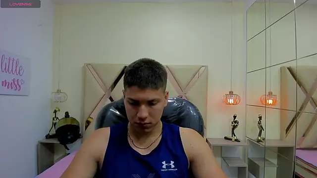 AlessandroFranco online show from May 23, 2026, 1:21 pm