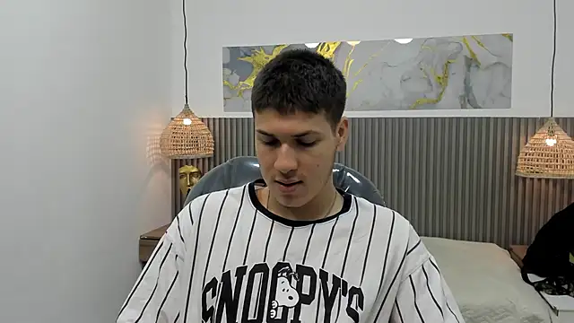 AlessandroFranco online show from April 9, 2026, 1:28 pm