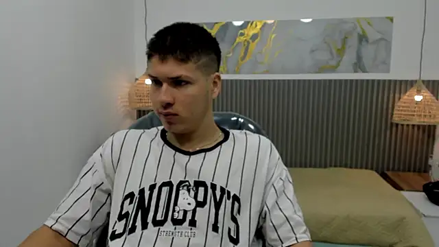 AlessandroFranco online show from April 16, 2026, 1:45 pm