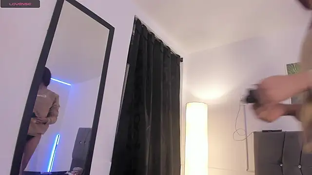 Snapshot of Alisson-Miller chatting on March 17, 2026, 11:08 pm Alisson-Miller online show from March 17, 2026, 11:08 pm