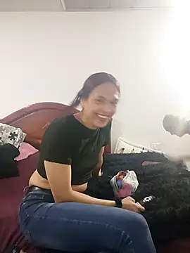 Snapshot of Alisson-Miller chatting on April 13, 2026, 8:02 pm Alisson-Miller online show from April 13, 2026, 8:02 pm