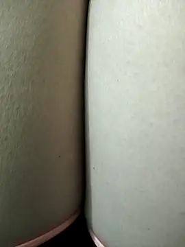 Snapshot of Amanda__ena- chatting on April 15, 2026, 2:43 pm Amanda ena- online show from April 15, 2026, 2:43 pm