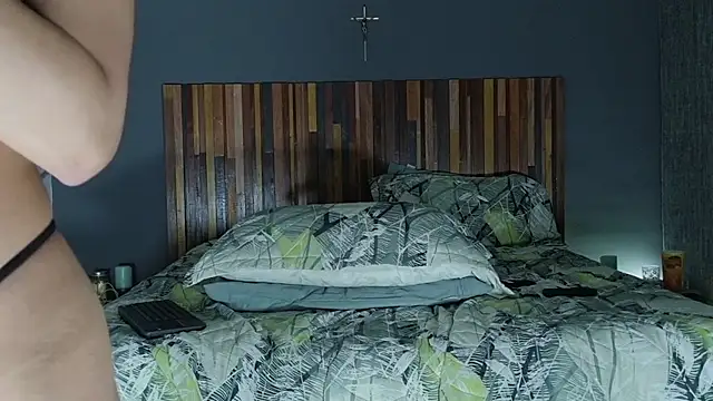 LauraaPeachh1 online show from April 9, 2026, 6:19 am