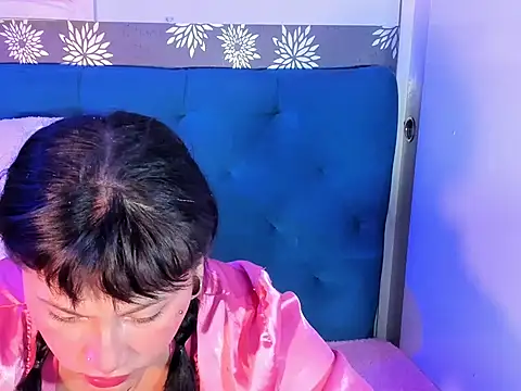 Snapshot of brunne_eva chatting on May 7, 2026, 6:17 am brunne eva online show from May 7, 2026, 6:17 am