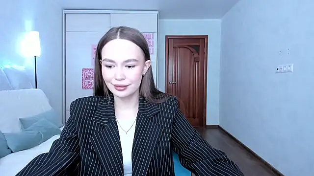 kittiangel00 online show from April 14, 2026, 12:32 pm