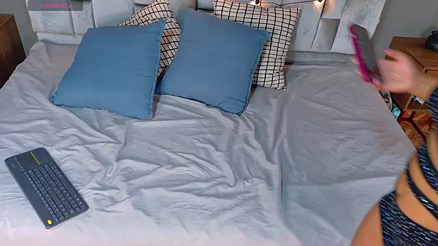 Meganlove   online show from March 26, 2026, 2:54 am