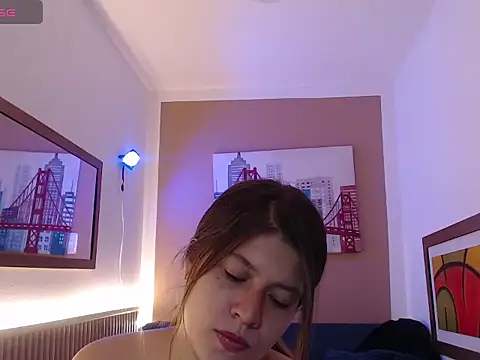 Moonna linnda online show from April 18, 2026, 2:19 pm