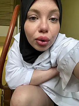 RedheadQueen  online show from June 3, 2026, 2:33 pm