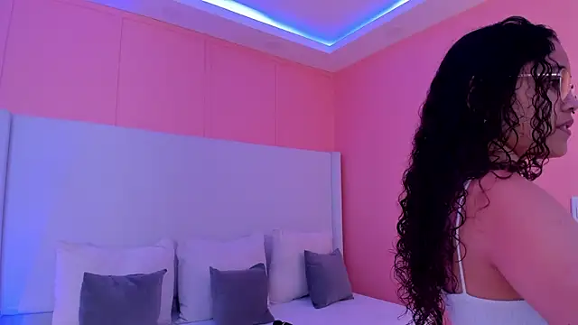 luna veega online show from April 13, 2026, 4:55 pm