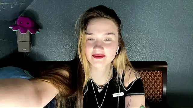 CarmelaLiebherr online show from April 2, 2026, 4:24 pm