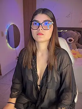 Babyzoee  online show from April 10, 2026, 9:33 pm