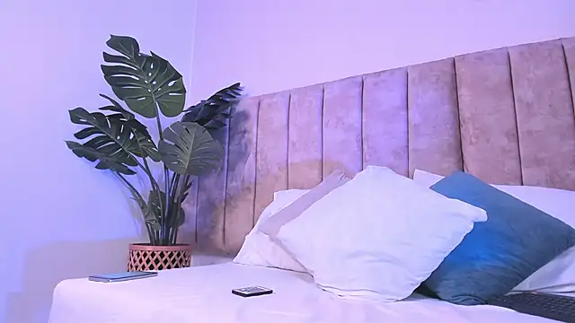 Snapshot of AgathaSavage chatting on April 3, 2026, 2:40 am AgathaSavage online show from April 3, 2026, 2:40 am